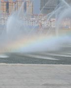 晉陽(yáng)湖噴泉
　　晉陽(yáng)湖公園是城市綜合型生態(tài)濱水公園，其景觀工程分為10大區(qū)域，有生態(tài)自然游覽區(qū)、僑鄉(xiāng)文化廣場(chǎng)區(qū)、古厝文化體驗(yàn)區(qū)、濕地生態(tài)科普區(qū)、城市文化廣場(chǎng)區(qū)、生態(tài)島休閑區(qū)、山林沙地游玩區(qū)和水上活動(dòng)區(qū)。 