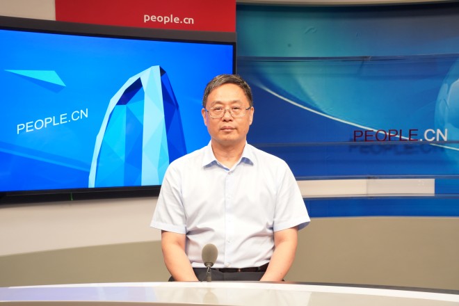 中國藝術(shù)研究院院長、黨委副書記周慶富做客人民網(wǎng)。張力洋攝