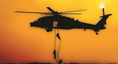 陸軍某部攜手某陸航旅開展機降訓(xùn)練