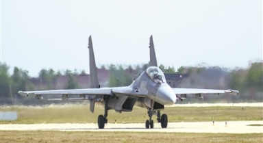 空軍航空兵某旅組織飛行訓(xùn)練
