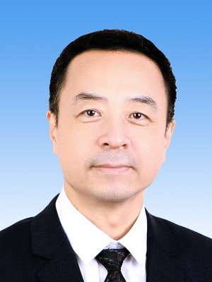 崔士鑫，男，漢族，1966年9月生，研究生學(xué)歷，中共黨員，現(xiàn)任人民日?qǐng)?bào)社副總編輯兼機(jī)關(guān)黨委書記。