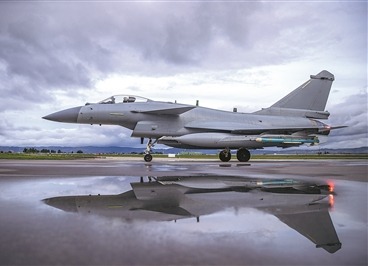 南部戰(zhàn)區(qū)空軍某部開展飛行訓(xùn)練
